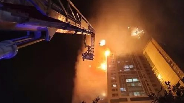 消防知識 丨 全樓在燃燒！33層建筑深夜起火，高層火災(zāi)到底該如何逃生？
